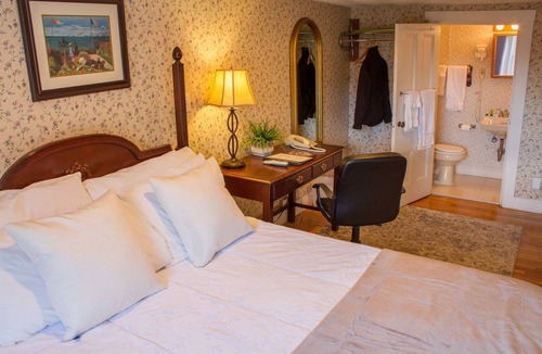 Cleveland Circle House | Beacon Inn 1750
