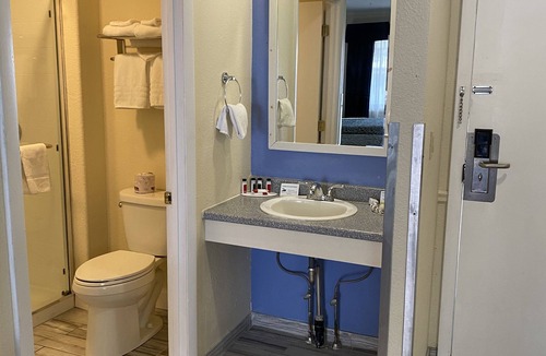 Lincoln Hotel | Beacon Inn and Suites