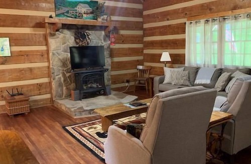 Alpine Lake Cabin | Bearadise Cabin where the relaxation begins!
