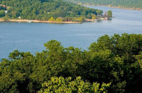 Kimberling City Apartment | Beautiful 1 bedroom unit at resort, sleeps 6