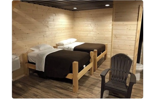 Bluewell Cabin | Beautiful 1-bedroom cabin located at Gold & Blue cabins in Bluewell
