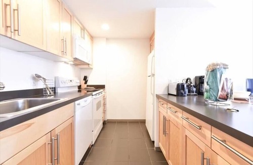 East Cambridge Apartment | Beautiful 1BR | Desk & WiFi | Full Kitchen | Washer/Dryer | Cambridge