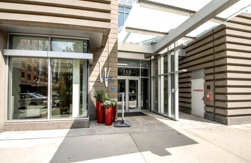 East Cambridge Apartment | Beautiful 1BR | Desk & WiFi | Full Kitchen | Washer/Dryer | Cambridge