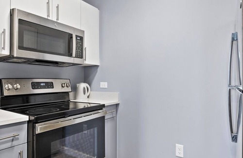 Everett Apartment | Beautiful 1BR Near Encore Boston rzj8