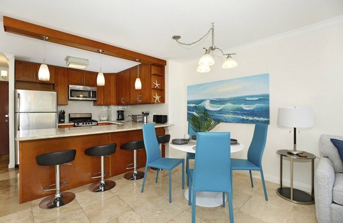 Waikiki Condo | Beautiful 2-bedroom condo, sleeps 6, washer/dryer and one free parking!