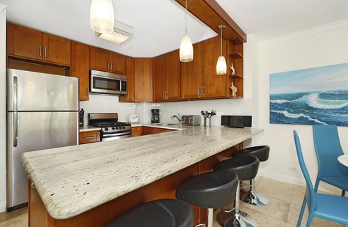 Waikiki Condo | Beautiful 2-bedroom condo, sleeps 6, washer/dryer and one free parking!