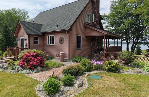 Harrington House | Beautiful 2-Bedroom Waterfront Retreat