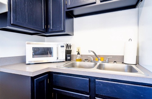 Leadsville Cabin | Beautiful 2bdrm Cabin°Hot Tub°Balcony°Parking°