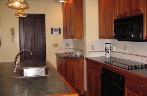 Bread Loaf House | Beautiful 3 BDRM Home