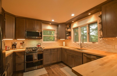 Homer House | Beautiful 3 bedroom Beluga Lake Home!
