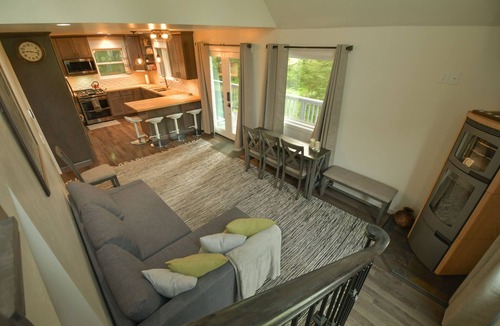 Homer House | Beautiful 3 bedroom Beluga Lake Home!