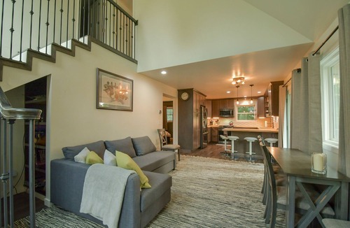 Homer House | Beautiful 3 bedroom Beluga Lake Home!