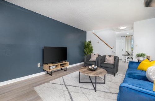 Hartford House | Beautiful 3 bedroom Condo in Hartford!