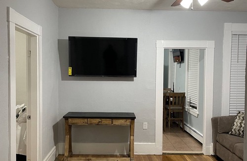 Highland Park Apartment | Beautiful 3 Bedroom located 10 minutes from Downtown