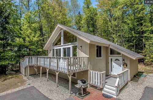 Jackson House | Beautiful 3 Bedroom Ski Home, close to Ski Areas/walking distance to Storyland!