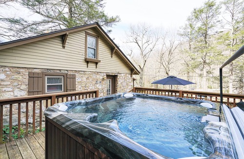 Leadsville Cabin | Beautiful 3bdrm Cabin°Hot Tub°Balcony°Parking°