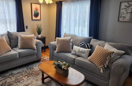 Waterbury House | Beautiful 4 bed, 2 bath centrally-located home