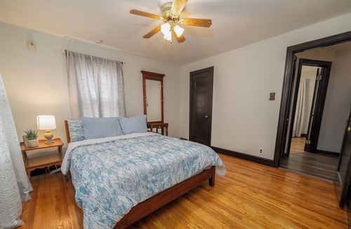 Waterbury House | Beautiful 4 bed, 2 bath centrally-located home