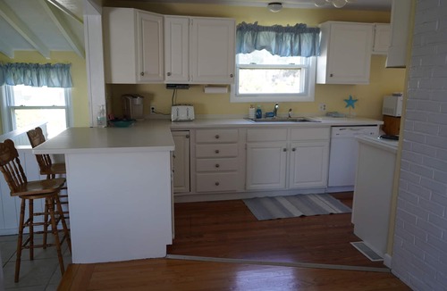 Waterford House | BEAUTIFUL 4 BEDROOM BEACH HOUSE! Central AC! 1 Min walk to Private beach!