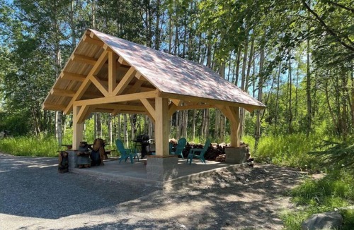 Wasilla Cabin | Beautiful Comfy Alaskan Log Home 2