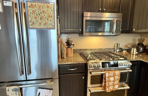 Shapleigh House | Beautiful contemporary 3 bedroom and 2.5 bath home on Square Pond.