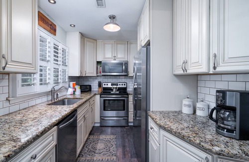 Tarpon Pond Cottage | Beautiful Cottage! Extra Full Bath! Golf Views! Amenity access included-2 dogs under 50# each