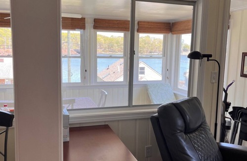 Old Lyme Cottage | Beautiful cottage steps from a secluded private beach