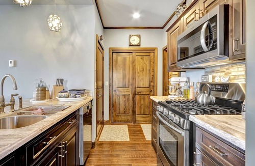 Rabbit Creek Ski Chalet | Beautiful Cozy, Peaceful chalet with AC in Anchorage