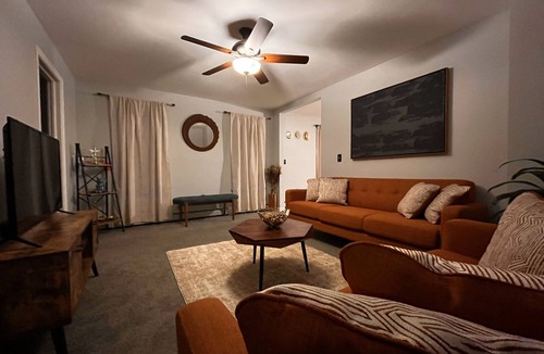 East Hartford House | Beautiful cozy2 bedrooms located in a safe community just minutes from downtown.