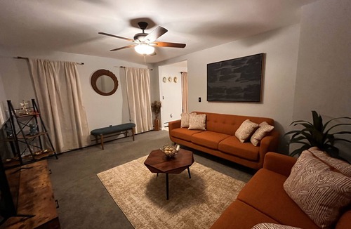 East Hartford House | Beautiful cozy2 bedrooms located in a safe community just minutes from downtown.