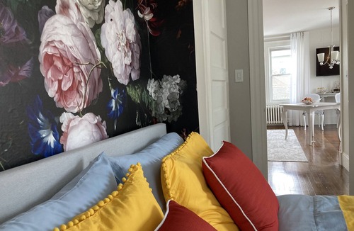 Quincy Apartment | Beautiful Designer Curated Apartment mins walk to Beach & Subway