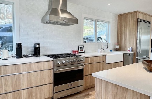 Lake Carmel House | Beautiful Escape! Hudson Valley House. 90min from NYC & 30min from Beacon.
