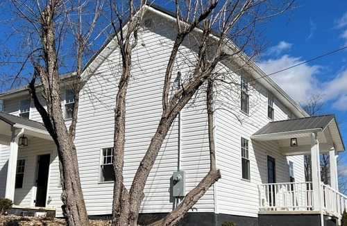West Leisenring Other | Beautiful Farmhouse close to Historical sites.