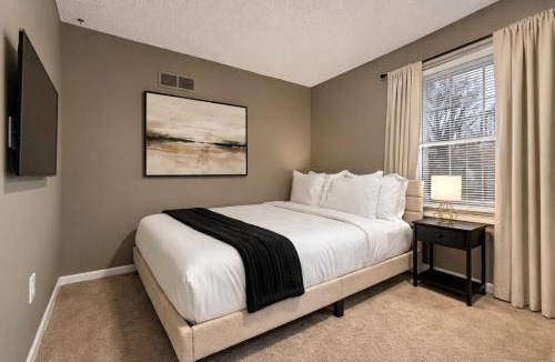 New Century House | Beautiful Gardner Home Sleeps 10 Game Room Central location