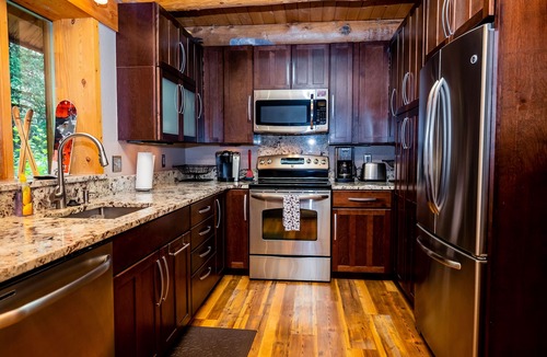 Alyeska Ski Chalet | Beautiful Hand-Crafted Log Chalet - Great Views
