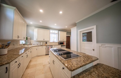 New London House | Beautiful home near Ocean Beach Park.