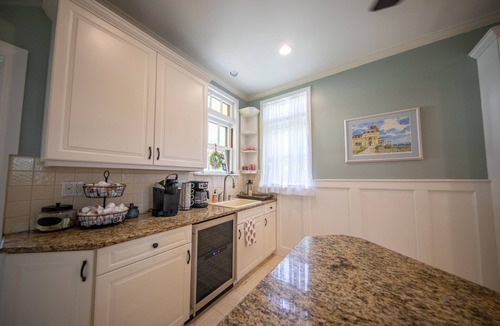 New London House | Beautiful home near Ocean Beach Park.