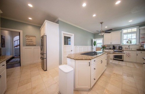New London House | Beautiful home near Ocean Beach Park.