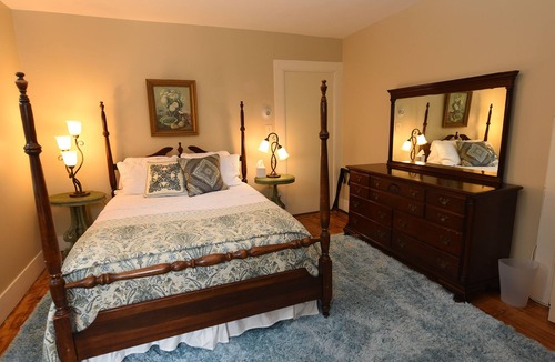 Greenfield Apartment | Beautiful impeccably clean in town executive apt. Special weekly & monthly rates