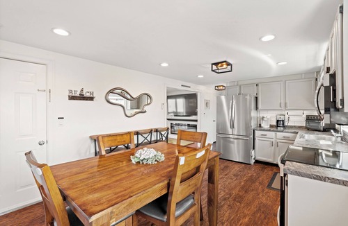 Salisbury Beach Apartment | Beautiful, Large 3-bedroom luxury apartment that's 300' from Salisbury Beach