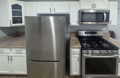 Compton House | Beautiful & modern 3-bedroom home in Compton CA, with a great outdoor space.