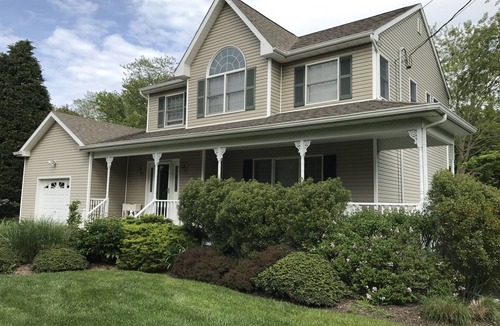 Southold House | Beautiful North Fork 3-Bedroom Home Steps Away from a Private Sandy Bay