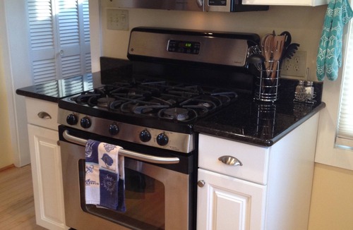 York Harbor Cottage | Beautiful ocean views & walking distance to the beach.