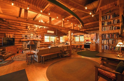 Oxford Cottage | Beautiful open-concept log home in quiet setting on Thompson Lake.