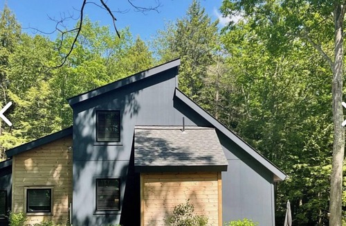 Monterey House | Beautiful, peaceful modern home in a wooded area with town beach lake access
