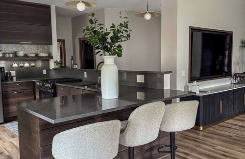 Sugarcreek Apartment | Beautiful Penthouse Apartment w/2 bedrooms near Amish Country - Oasis Manor