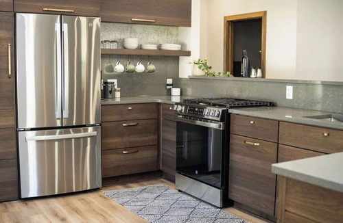 Sugarcreek Apartment | Beautiful Penthouse Apartment w/2 bedrooms near Amish Country - Oasis Manor