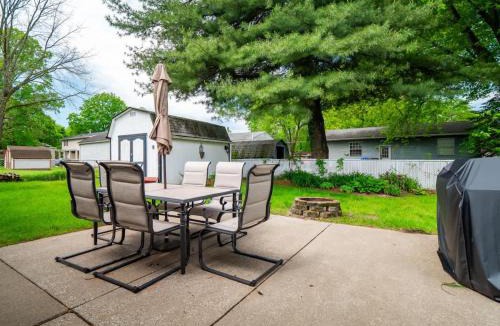 Cuyahoga Falls House | Beautiful Ranch with Outdoor Patio and Room for 6