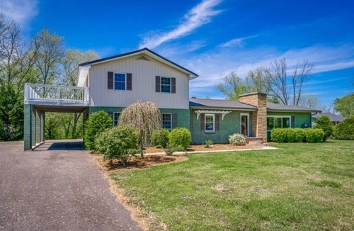 Celina House | Beautiful River front property