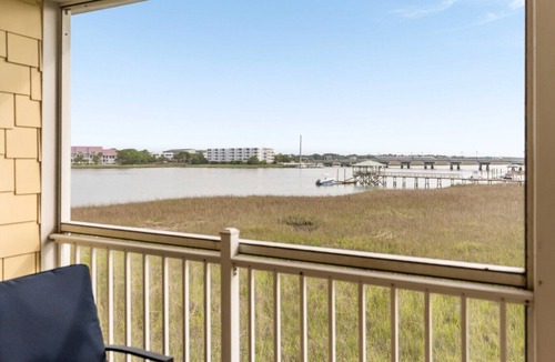 Waters Edge House | Beautiful River Views, Short Walk to Center St and the Beach